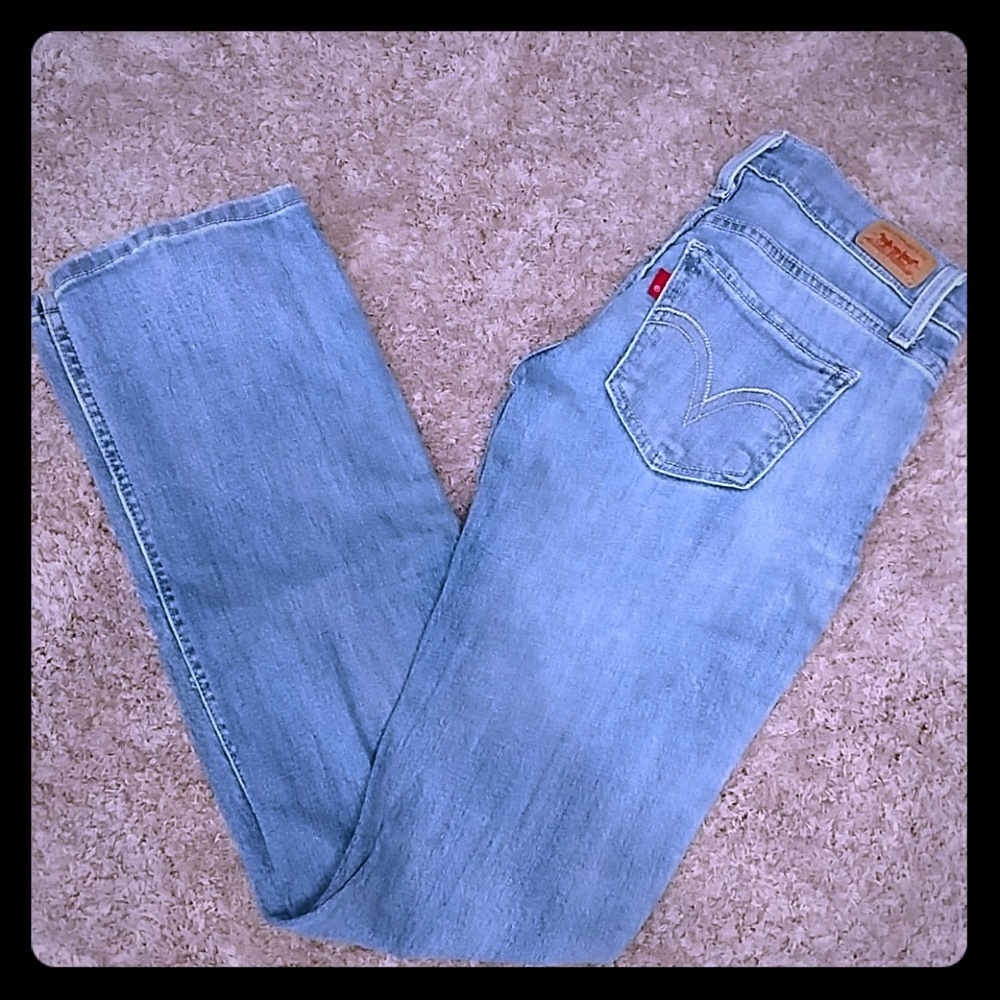 Levi jeans style 524, low rise, boot cut